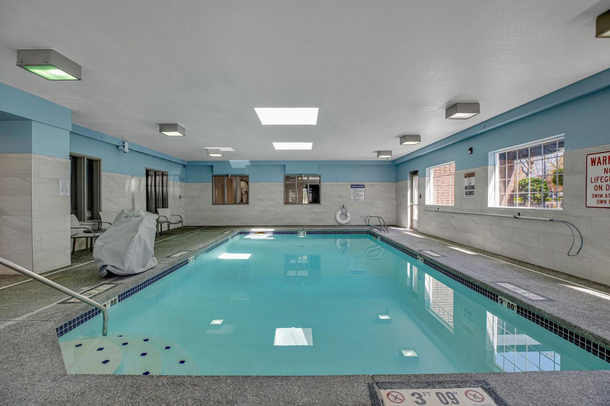 Holiday Inn Express Hotel & Suites Portland - Jantzen Beach By Ihg Exteriör bild