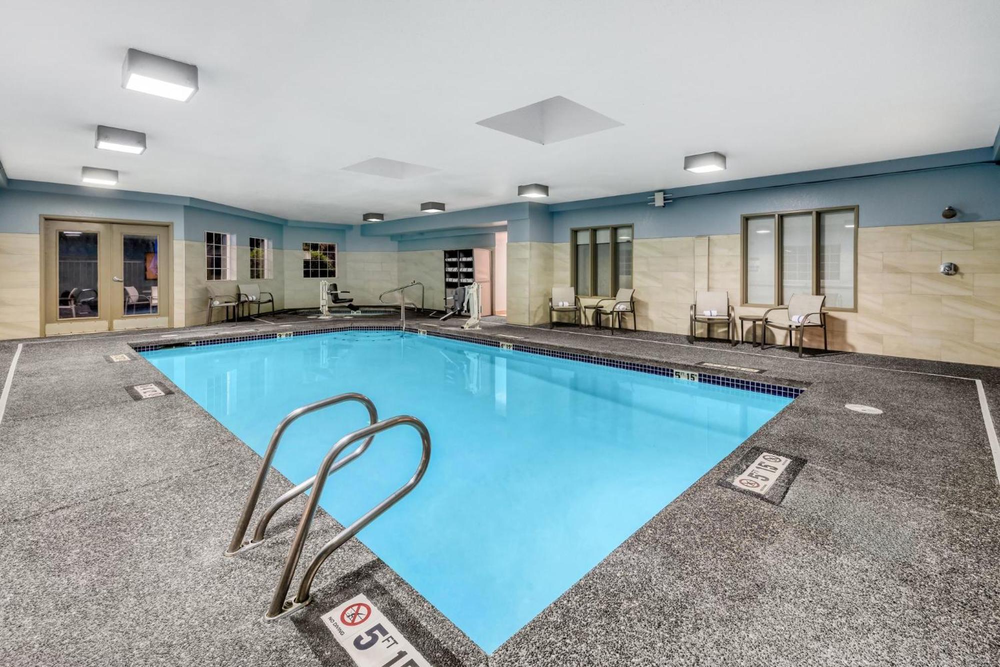 Holiday Inn Express Hotel & Suites Portland - Jantzen Beach By Ihg Exteriör bild
